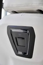 523067-the-bmw-i5-edrive40-interior-10-2023-1000px.webp