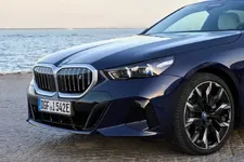 523055-the-bmw-i5-edrive40-close-up-10-2023-2249px.webp