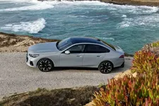 90522984-the-bmw-i5-edrive40-static-10-2023-2247px.webp