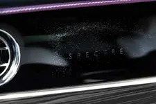 P90528749-rolls-royce-spectre-2250px.webp