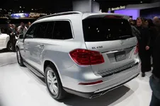2013-mercedes-benz-gl-class-2012-new-york-auto-show_100387274_l.webp