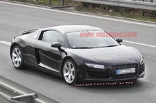 audi-r8-refresh-spy-shots-02.webp
