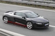 audi-r8-refresh-spy-shots-03.webp