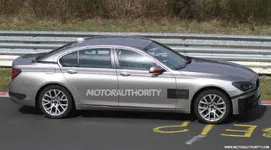2013-bmw-7-series-facelift-spy-shots_100388438_l.webp