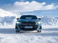P90532629-bmw-5-series-soelden-11-2023-1999px.webp