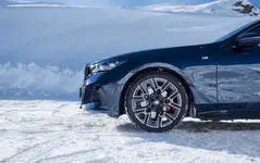 P90532638-bmw-5-series-soelden-11-2023-2382px.webp