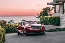 90519409-rolls-royce-la-rose-noire-droptail-2248px.webp