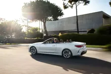 -4-series-convertible-driving-shots-01-2024-2250px.webp