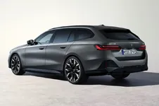 2024-BMW-i5-M60-Touring-G61-Frozen-Pure-Grey-M-Sport-Elektro-Kombi-05-1024x682.webp