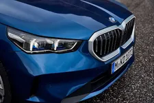 ew-bmw-520d-xdrive-touring-close-up-02-2024-2250px.webp