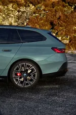 new-bmw-i5-edrive40-touring-close-up-02-2024-999px.webp