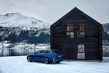 -bmw-520d-xdrive-touring-still-shot-02-2024-2238px.webp