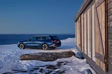 -bmw-520d-xdrive-touring-still-shot-02-2024-2248px.webp
