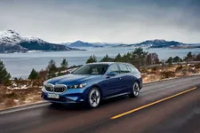 new-bmw-520d-xdrive-touring-driving-02-2024-2250px.webp