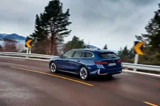 new-bmw-520d-xdrive-touring-driving-02-2024-2250px.webp