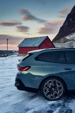 new-bmw-i5-edrive40-touring-close-up-02-2024-999px.webp