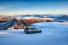 new-bmw-i5-edrive40-touring-driving-02-2024-2250px.webp