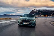 new-bmw-i5-edrive40-touring-driving-02-2024-2249px.webp