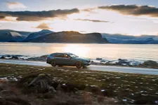 new-bmw-i5-edrive40-touring-driving-02-2024-2250px.webp