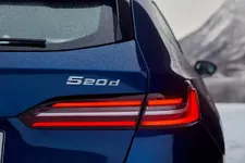 ew-bmw-520d-xdrive-touring-close-up-02-2024-2248px.webp