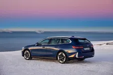 -bmw-520d-xdrive-touring-still-shot-02-2024-2248px.webp