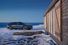 -bmw-520d-xdrive-touring-still-shot-02-2024-2248px.webp