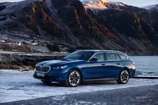 -bmw-520d-xdrive-touring-still-shot-02-2024-2248px.webp