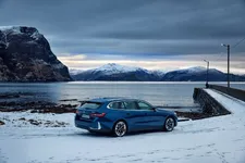 -bmw-520d-xdrive-touring-still-shot-02-2024-2248px.webp