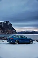 -bmw-520d-xdrive-touring-still-shot-02-2024-1000px.webp