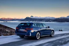 new-bmw-520d-xdrive-touring-driving-02-2024-2250px.webp