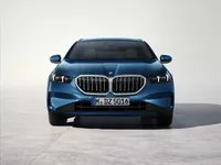 ve-touring-in-the-studio-still-shot-02-2024-2000px.webp
