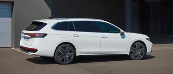 nuova-Volkswagen-Passat-Variant-2024-2.webp