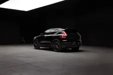 324087_Volvo_EX40_Black_Edition.webp