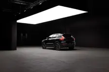 324096_Volvo_XC40_Black_Edition.webp