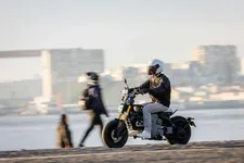 90537965-bmw-ce-02-highline-version-02-2024-2250px.webp
