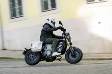 90538045-bmw-ce-02-highline-version-02-2024-2250px.webp