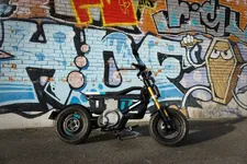 90538215-bmw-ce-02-highline-version-02-2024-2250px.webp