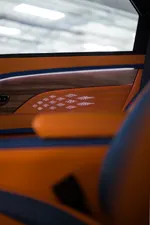 Bentayga EWB Two-Tone - 11.webp