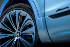 Bentayga EWB Two-Tone - 4.webp