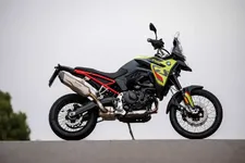 191-the-bmw-f-900-gs-on-road-stills-02-2024-2250px.webp