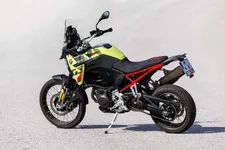 203-the-bmw-f-900-gs-on-road-stills-02-2024-2250px.webp