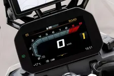 130-the-bmw-f-900-gs-onroad-details-02-2024-2250px.webp