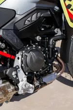 139-the-bmw-f-900-gs-onroad-details-02-2024-1000px.webp