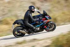 9-the-bmw-m-1000-xr-riding-pictures-02-2024-2250px.webp