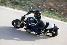 -the-bmw-r-12-ninet-riding-pictures-02-2024-2250px.webp