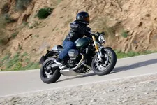 -the-bmw-r-12-ninet-riding-pictures-02-2024-2250px.webp