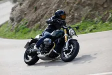 -the-bmw-r-12-ninet-riding-pictures-02-2024-2250px.webp