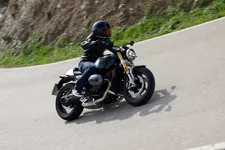 -the-bmw-r-12-ninet-riding-pictures-02-2024-2250px.webp