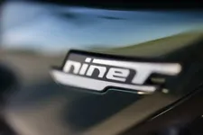 90539388-the-bmw-r-12-ninet-details-02-2024-2250px.webp