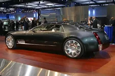 2003_Cadillac_Sixteen_concept.webp